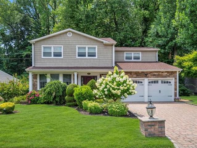 House for sale in Searingtown Park Estates, Village of Roslyn