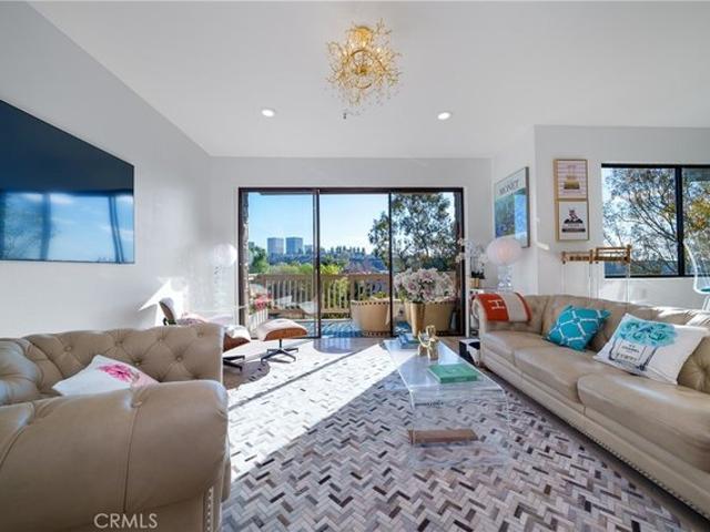 Condo for sale in Corona Del Mar, California