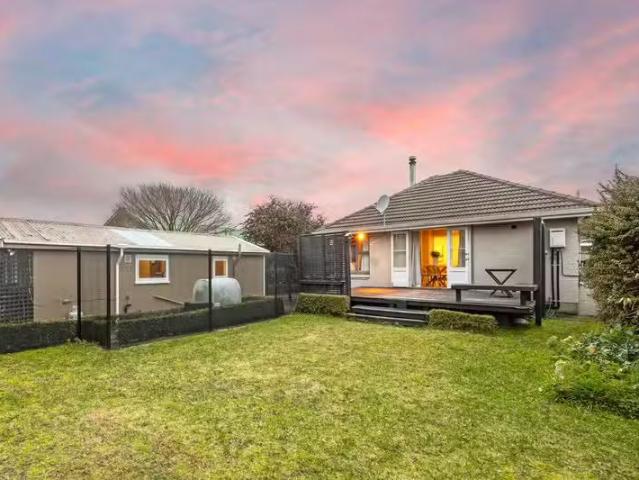 House for sale in Chaslands, Canterbury