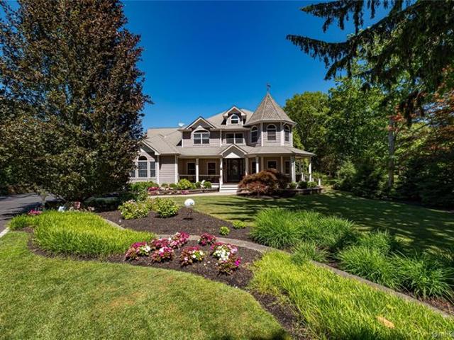 House for sale in Smithtown, New York