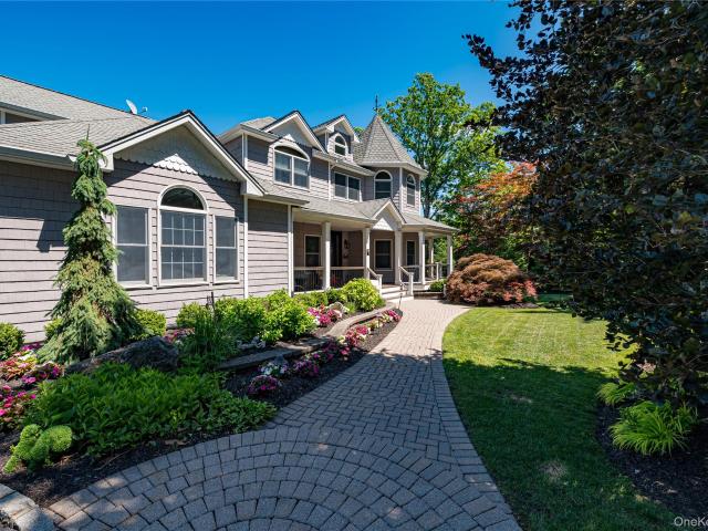 House for sale in Smithtown, New York