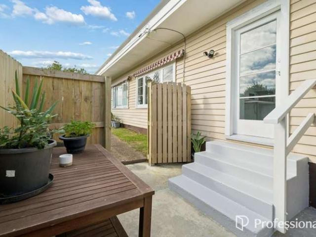 House for sale in Otaki Beach, Wellington