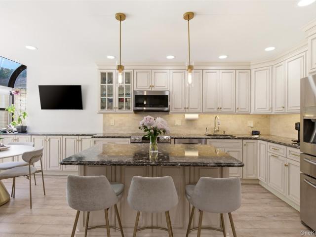 Condo for sale in Huntington, New York