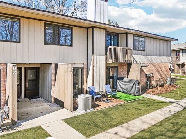 Townhouse for sale in Fox Lake, Illinois