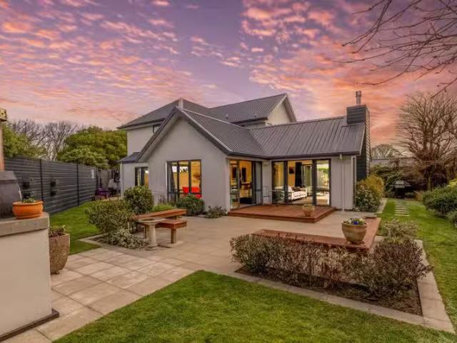 House for sale in Chaslands, Canterbury