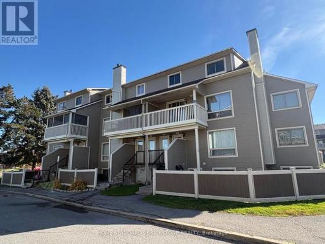 Townhouse for sale in Hiawatha Park, Ottawa