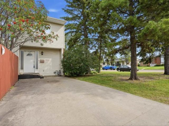 Townhouse for sale in Wedgewood, Alberta