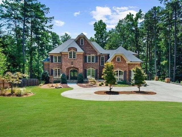 House for sale in Flowery Branch, Georgia