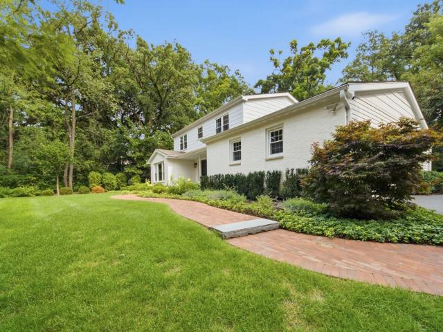 House for sale in Mchenry, Illinois