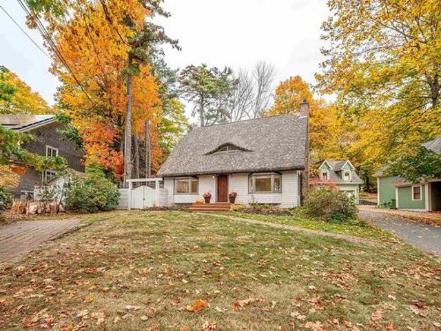 House for sale in Fort Sackville, Bedford