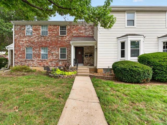 Townhouse for sale in Meadowbrook Manor, Gladstone