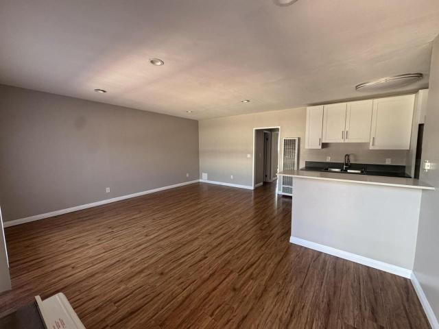 Apartment for rent in Canoga Park, California