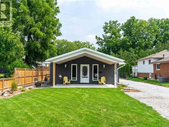 House for sale in Plympton–wyoming, Ontario