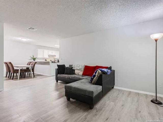 Townhouse for sale in Leesville, Texas