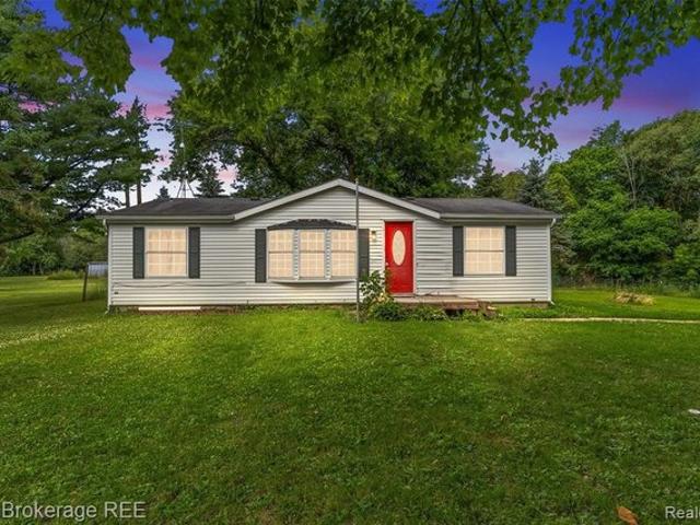 House for sale in North Branch, Michigan