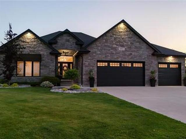 House for sale in Plympton–wyoming, Ontario