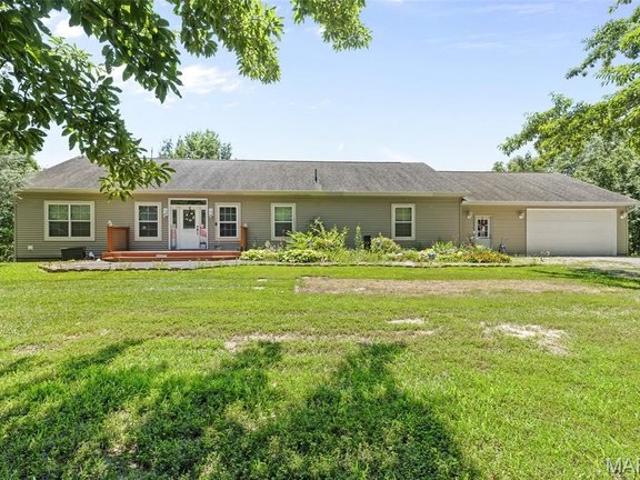 House for sale in Edwardsville, Illinois