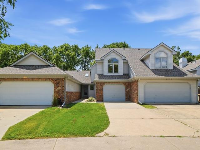 Townhouse for sale in Urbandale, Iowa