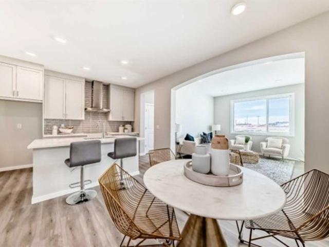 House for sale in Saddle Ridge, Calgary