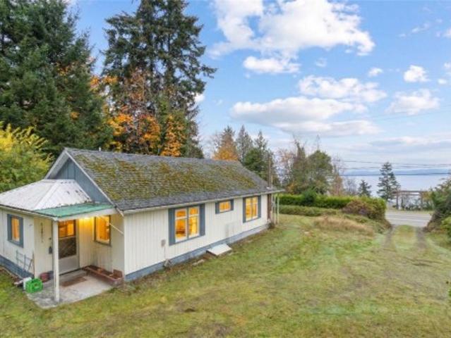 House for sale in Bowser, British Columbia