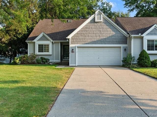 Condo for sale in Waterford, Michigan