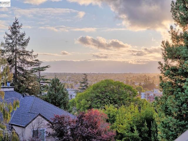 Condo for sale in Hayward, California