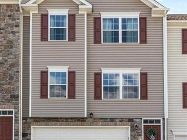 Townhouse for sale in Carnegie, Pennsylvania