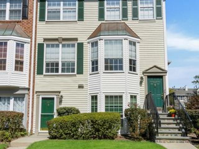 Condo for sale in Mahwah, New Jersey