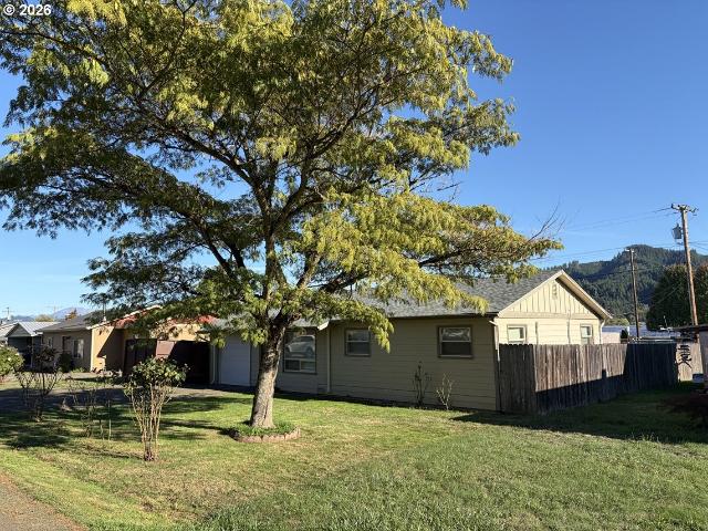 House for sale in Sutherlin, Douglas County