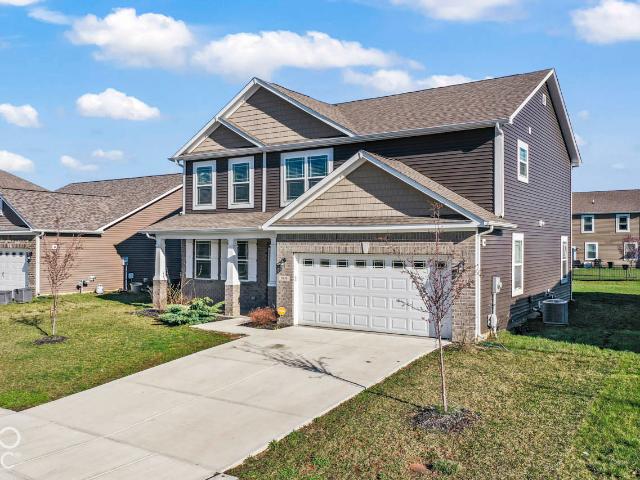 House for sale in Weaver Landing, McCordsville