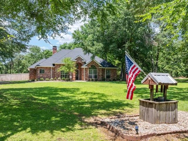 House for sale in Henderson, Texas