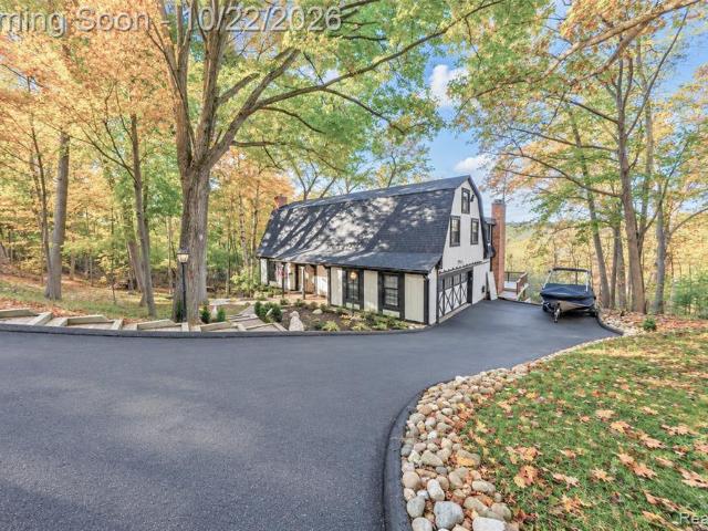 House for sale in Deer Lake Farms, Independence Charter Township