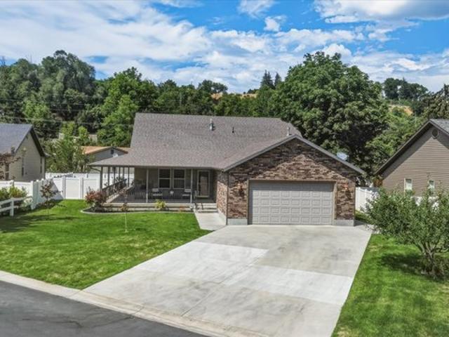 House for sale in Cache, Utah