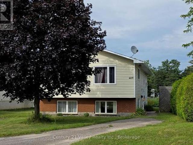 House for sale in Renfrew, Ontario