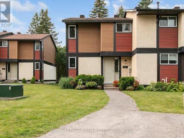 Townhouse for sale in CCC 121, Ottawa
