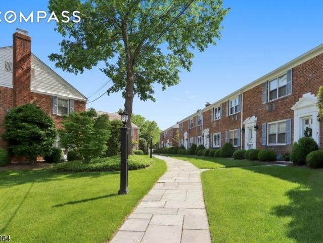 Townhouse for rent in Summit