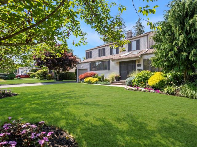 House for sale in Albertson