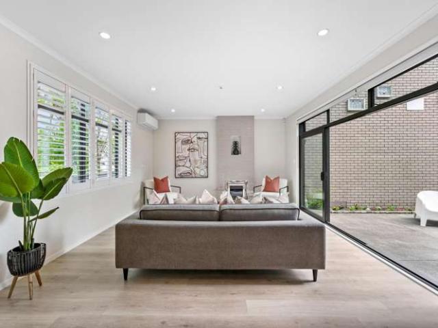 Townhouse for sale in Paremoremo