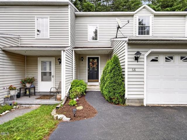 Townhouse for sale in Saratoga, New York