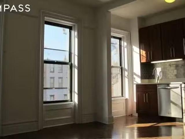House for rent in Ridgewood House for rent in Ridgewood