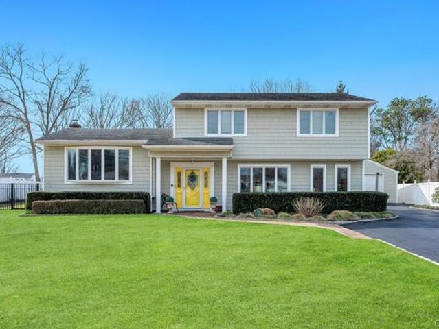 House for sale in Bohemia, New York