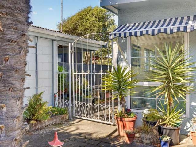 House for sale in Chaslands, Canterbury