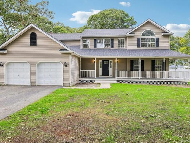 House for sale in Shirley, Town of Brookhaven
