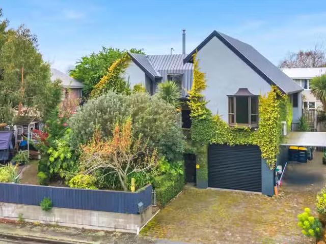 House for sale in Chaslands, Canterbury