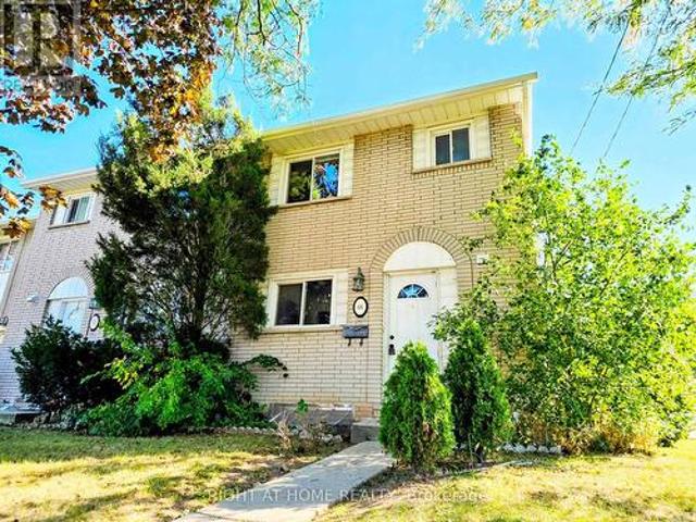 Townhouse for rent in Riverdale West, Hamilton