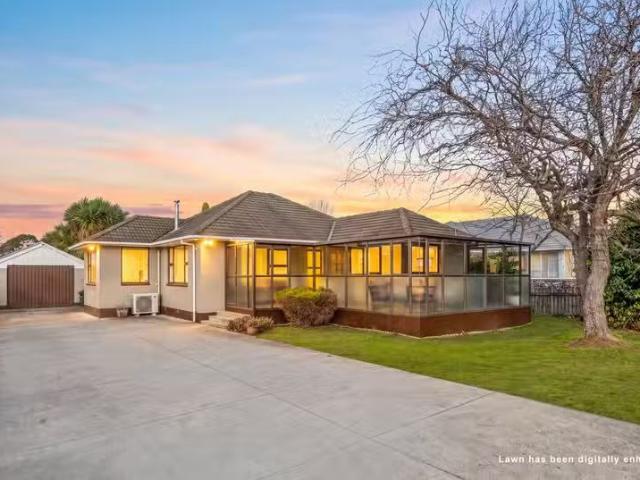 House for sale in Chaslands, Canterbury