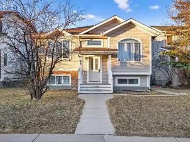 House for sale in Airdrie, Alberta