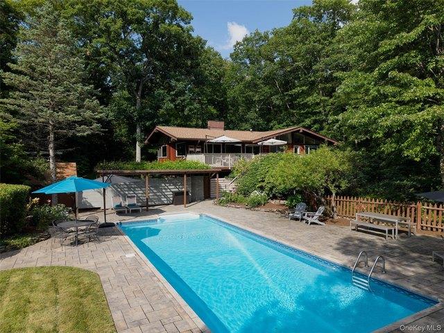 House for sale in Southfields, New York