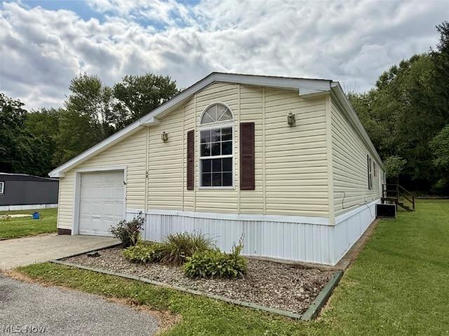 House for sale in Hubbard, Ohio