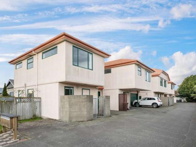 Townhouse for sale in Heathcote, Canterbury